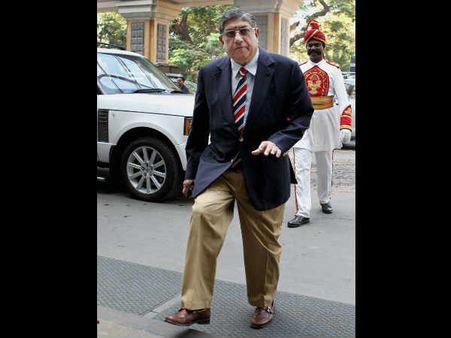 श्रीनिवासन का समलैंगिक बेटा 'जीजा मय्यपन' के खिलाफ