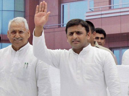 पापा को अच्छा रिपोर्ट कार्ड क्यों नहीं दे पाते अखिलेश यादव?