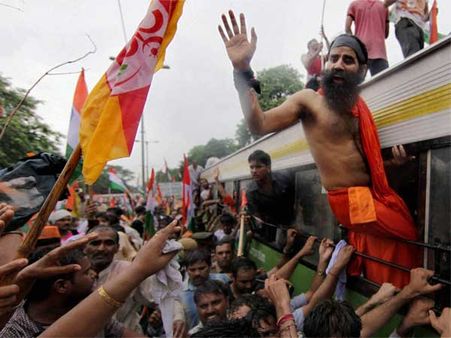 बाबा रामदेव का ‘मोदी राग', कहा केवल मोदी ही दे सकते है स्थायी सरकार