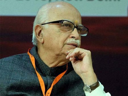 आडवाणी न किसी के समर्थक न ही विरोधी: नकवी