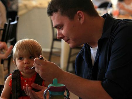 हैप्पी फादर्स डे: मां धुरी तो पिता जीवन का आवरण...