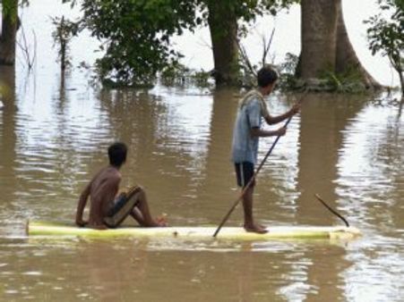देवभूमि में कहर के बाद असम में आफत, बाढ़ से 1 लाख लोग प्रभावित