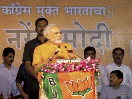 बुर्के से घबरायी कांग्रेस ने किया नरेंद्र मोदी पर पलटवार
