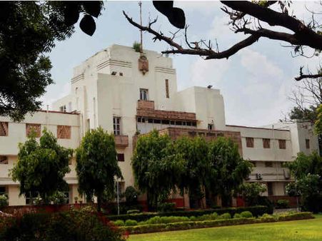 20 हजार करोड़ की विरासत, हीरे जवाहरात की मालकिन बनीं महाराजा की बेटियां
