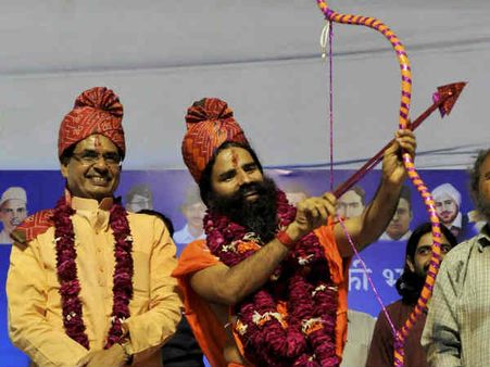 बाबा ने चलाए 'राम बाण', कहा सोनिया को हराकर ही लेंगे दम