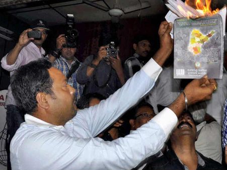 कांग्रेस मंत्रियों ने भी तेलंगाना पर जताया विरोध, देशभर में आंदोलन की धमकी