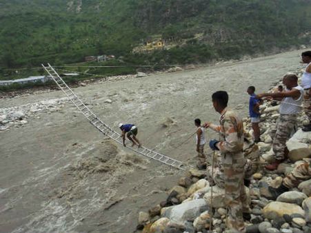 उत्तराखंड में भारी बारिश, मंदाकिनी में बहे SDM अब तक लापता