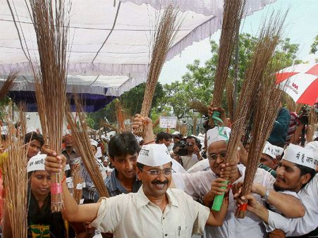 करप्‍शन का द इंड करने के लिये आप ने लांच किया चुनाव चिन्‍ह 'झाडू'