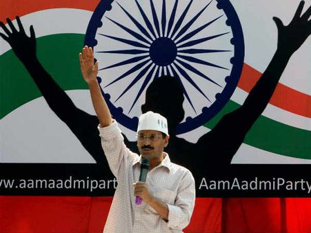 सोनिया जी, दुर्गा मामले में तो बोल दीं पर खेमका पर खामोश क्‍यों थी: आप