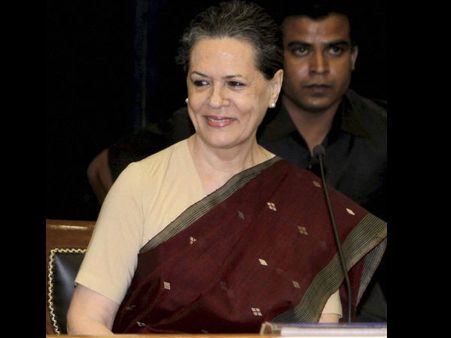 लोकसभा में फूड सिक्‍योरिटी बिल पास होते ही सोनिया बीमार, एम्‍स में भर्ती