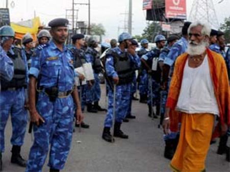 सिंघल हुए बीमार, देश भर में आंदोलन कल से