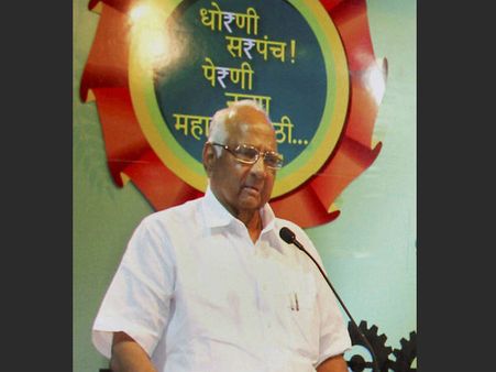 चव्‍हाण को लकवा मार गया है, दस्‍तखत करतें हुए कांपते हैं हाथ: पवार
