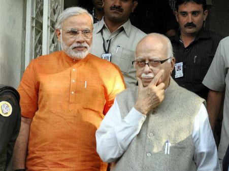 मतभेदों के बाद एक मंच में साथ दिखेंगे मोदी और आडवाणी