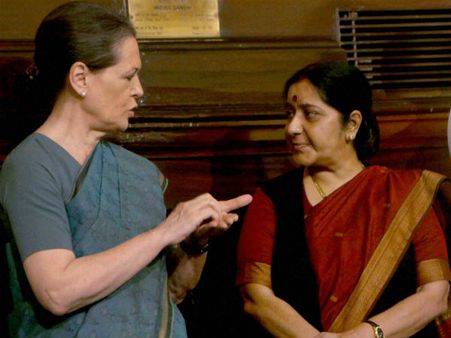 सोनिया बनीं पीएम तो होगा 100 करोड़ लोगों का अपमान: सुषमा