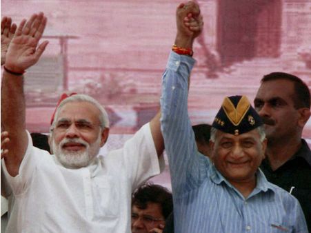मोदी संग मंच साझा करना पड़ा महंगा, ‘सीक्रेट ऑपरेशन’के आरोप में फंसे वीके सिंह