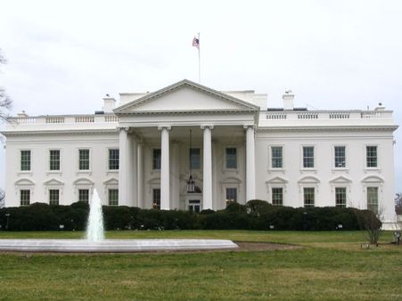 अमेरिका के दफ्तरों पर ताला, 17 साल बाद छुट्टी पर भेजे गए 7 लाख कर्मचारी