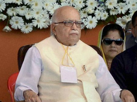 दागी विधेयक का लाभ लेने के लिए कांग्रेस ने राहुल का इस्‍तेमाल किया: आडवाणी