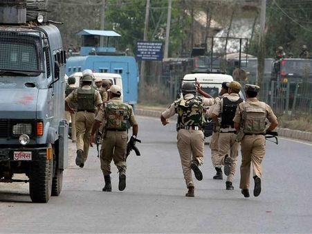 आंध्र प्रदेश में घर में घुसे आतंकवादी, मुठभेड़ में 1 इंसपेक्टर शहीद