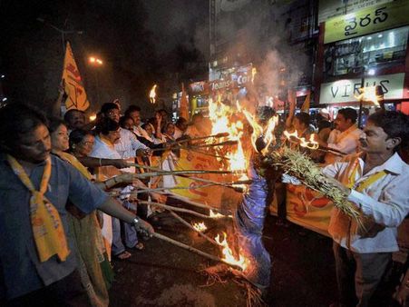 तेलंगाना पर बंद और विरोध का दौर जारी, जगन का बेमियादी अनशन आज से