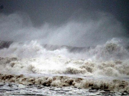 'फेलिन' से बचाव के लिए आध्यात्मिक उपाय शुरू