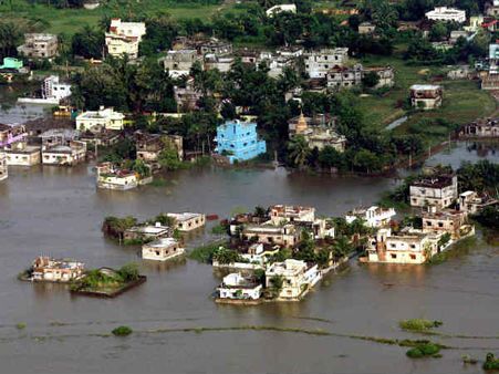 फेलिन के बाद ओडिशा के चार शहरों में बाढ़, देखें तस्‍वीरें