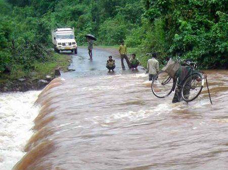 फेलिन के बाद ओडिशा के कई जिलों में बाढ़ का तांडव