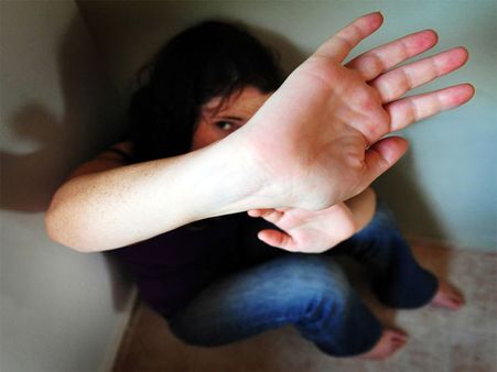 मध्‍य प्रदेश में प्रेमी जोड़े से नग्‍न करके घुमाया और डांस कराया