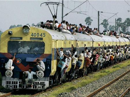 आज से महंगा होगा ट्रेन किराया, रेलवे ने बढ़ाए कैटरिंग शुल्क