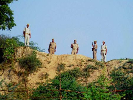 खुदाई में मिला कांच, मिट्टी के बर्तन, 15 फीट बाद होगा चमत्‍कार