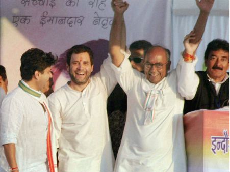 दिग्गी ने खेला शकुनी गेम, सुषमा को बताया मोदी से बेहतर