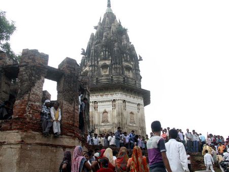 डौंडिया खेड़ा में 'एस-5' के फेर में अंधविश्वासी बना देश!