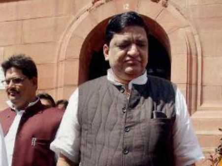 राहुल गांधी के बचाव में उतरे नरेश अग्रवाल ने किया सुहागरात का जिक्र