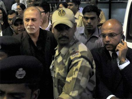 तरुण तेजपाल ने सैन्‍य अधिकारियों को की थी कॉलगर्ल सप्‍लाई