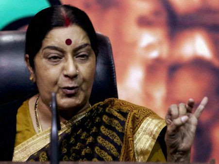 गांगुली के इस्तीफे की मांग पर अड़ीं सुषमा, सदन स्थगित