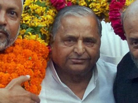 पीएम हैं परेशान इसलिए नहीं कर पा रहे हैं काम : मुलायम