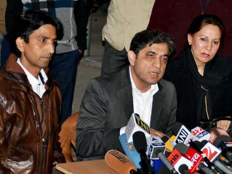 केजरीवाल की सरकार में क्या कर रहे हैं कुमार विश्वास?