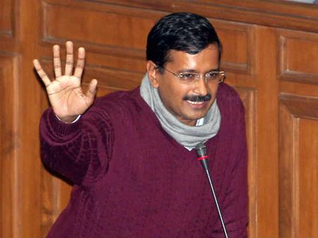चली केजरीवाल की झाडू, दिल्‍ली जल बोर्ड के 3 अधिकारी सस्‍पेंड, 800 के तबादले