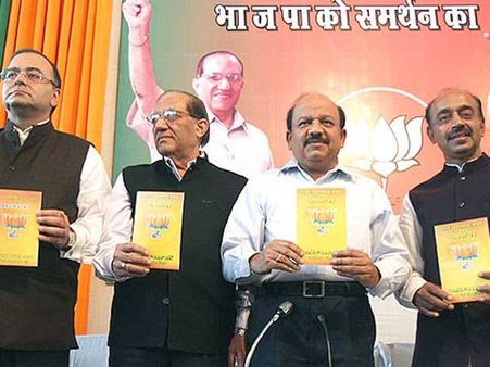 हर्षवर्धन के नाम में हुई देरी से पार्टी को नुकसान:आडवाणी