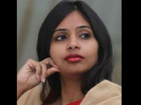 भारत की हार: वीजा फ्रॉड केस में अमेरिका ने देवयानी को देश से निकाला, स्‍वदेश रवाना