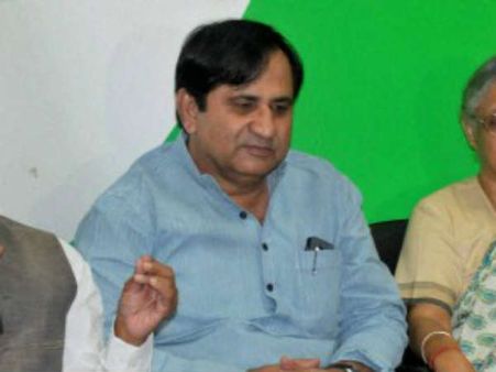 आम आदमी नहीं, दिल्‍ली में 'लालू राज' चल रहा है: शकील अहमद