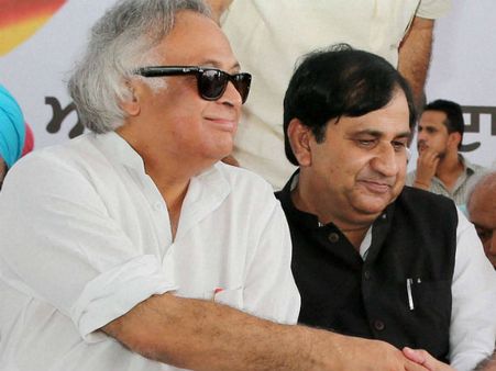 लालू की तरह राज कर रही है 'आप' की सरकार: शकील अहमद