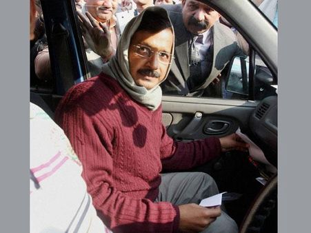 केजरीवाल को गृहमंत्रालय तक जाने से रोका, धारा 144 लागू