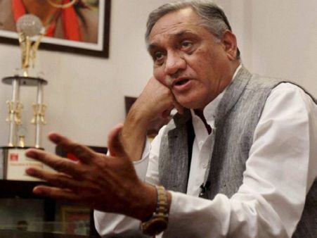 तबाही के बाद उत्तराखंड में सियासी भूचाल, सीएम बहुगुणा ने छोड़ी कुर्सी