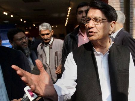 अजित सिंह की संकल्प रैली में जमकर खुली शराब की बोतलें, देखती रही पुलिस