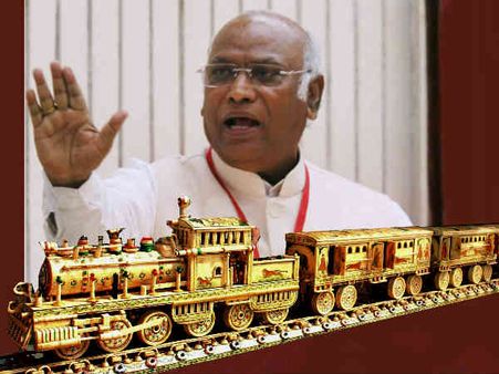 रेल बजट: 17 नई एसी प्रीमियम ट्रेनें चलायी जायेंगी, 38 एक्सप्रेस