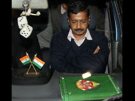 49 दिनों के सियासी सफर में अरविंद के हिस्से रहे कुछ सफलताएं, कुछ विवाद