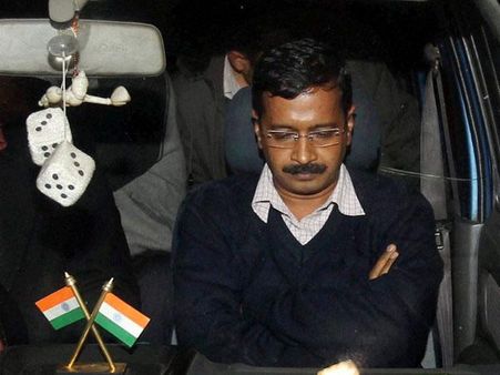 दिल्ली में राष्ट्रपति शासन के खिलाफ SC पहुंचे 'आप'