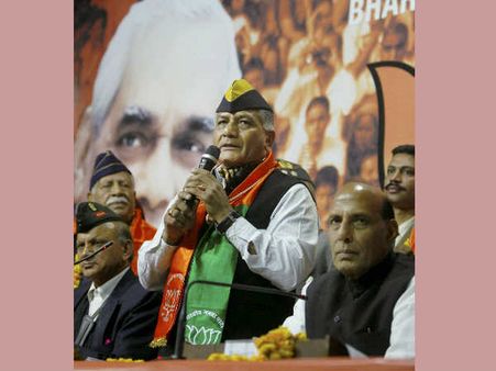 इसलिए सेना और पुलिस के अधिकारी शामिल हो रहे हैं भाजपा में