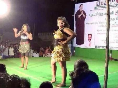 वोटरों को रिझाने के लिये जयाललिता के मंच पर अश्लील डांस