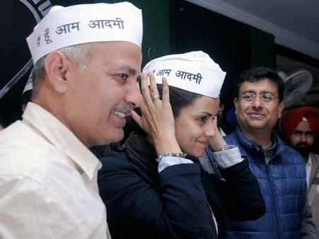 बांग्‍लादेशी लेखिका तस्‍लीमा ने साधा आम आदमी पार्टी पर निशाना